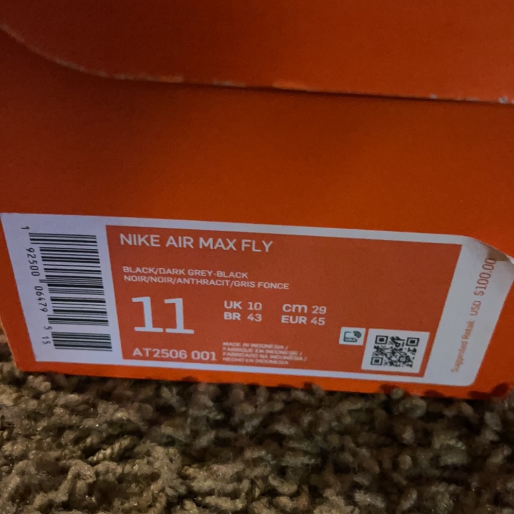 Nike - Picture 3 of 3
